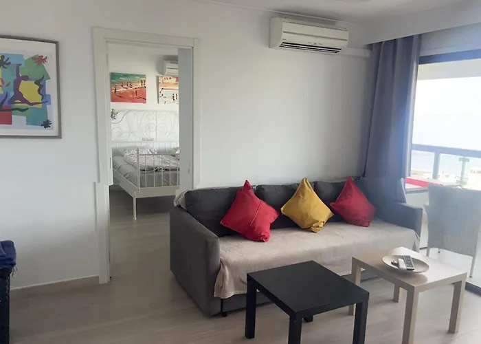 Stunning Apartment 50 Meters From The Sea