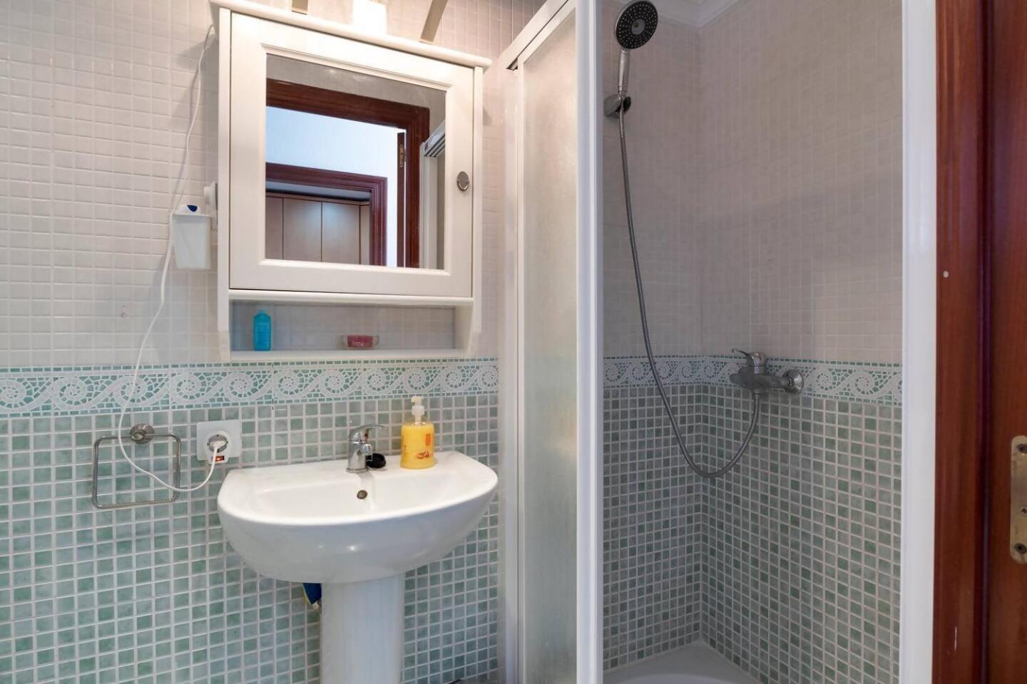 Stunning Apartment 10 Meters From The Beach With Parking * Benalmádena